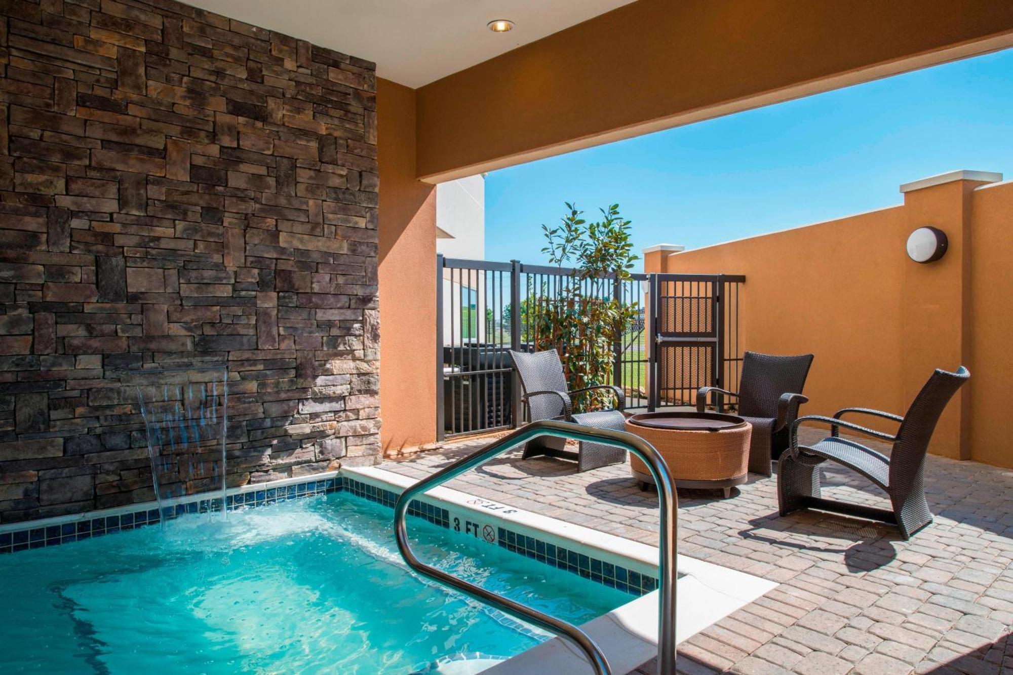 Courtyard By Marriott Columbus Hotel Kültér fotó