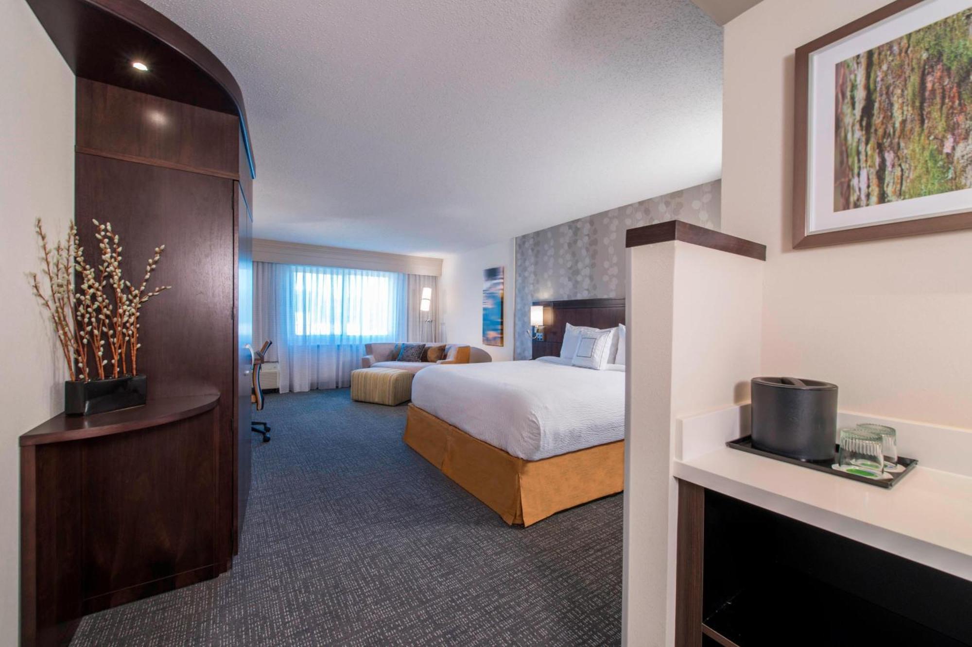 Courtyard By Marriott Columbus Hotel Kültér fotó