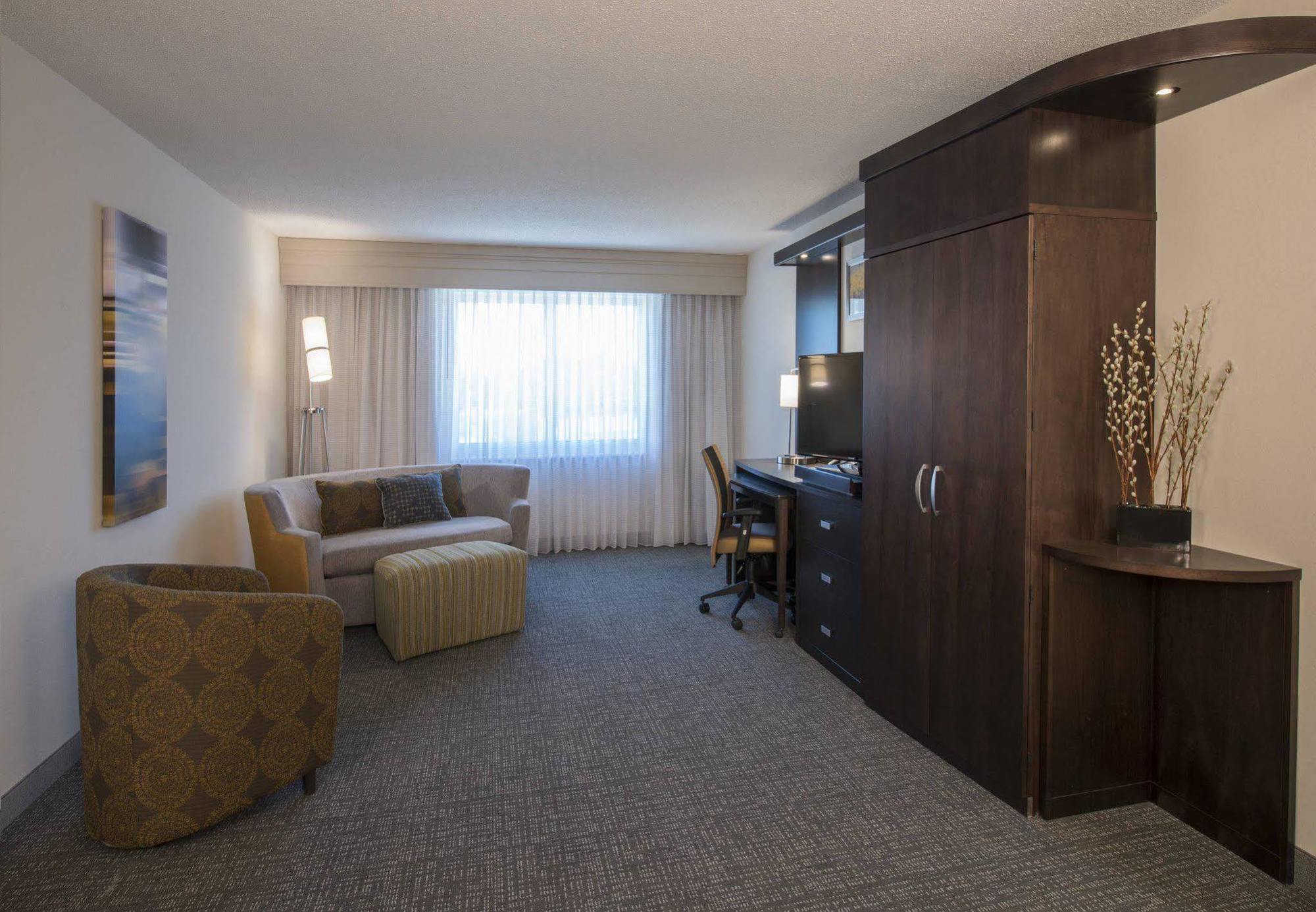 Courtyard By Marriott Columbus Hotel Kültér fotó